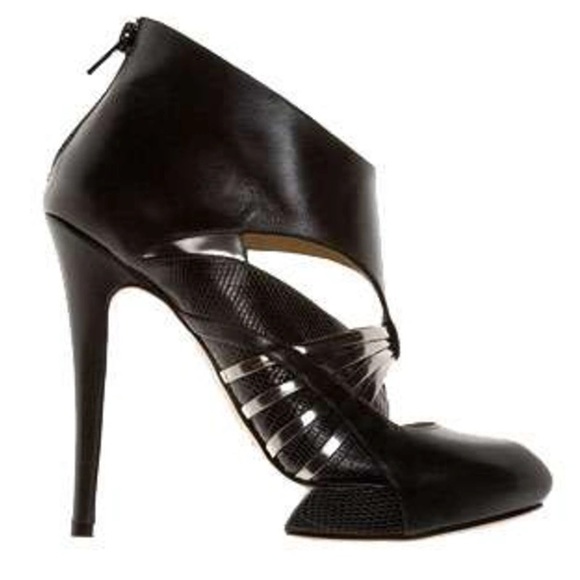EUC Nicholas Kirkwood Black Leather Cutout Heels - Picture 1 of 9